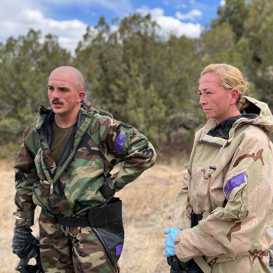 2INFDIV's tweet photo. The EOD Team that would not quit. 
SSG Raynor and SPC Russell, 718th Ordnance Company (EOD), 23 CHEM BN, 2nd Infantry Division Sustainment Brigade. 
#EODTOY2022
#HowIKorea #AssignmentofPurpose. https://t.co/i1Xgp9pOPf