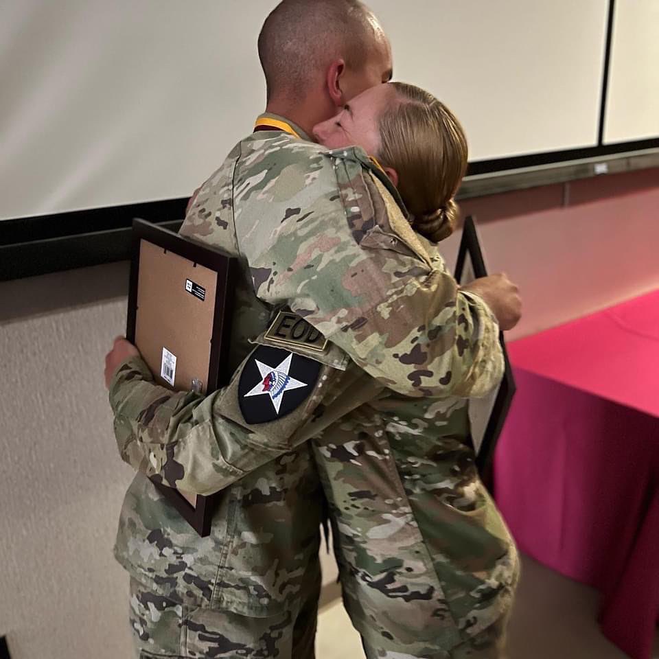 2INFDIV's tweet photo. The EOD Team that would not quit. 
SSG Raynor and SPC Russell, 718th Ordnance Company (EOD), 23 CHEM BN, 2nd Infantry Division Sustainment Brigade. 
#EODTOY2022
#HowIKorea #AssignmentofPurpose. https://t.co/i1Xgp9pOPf