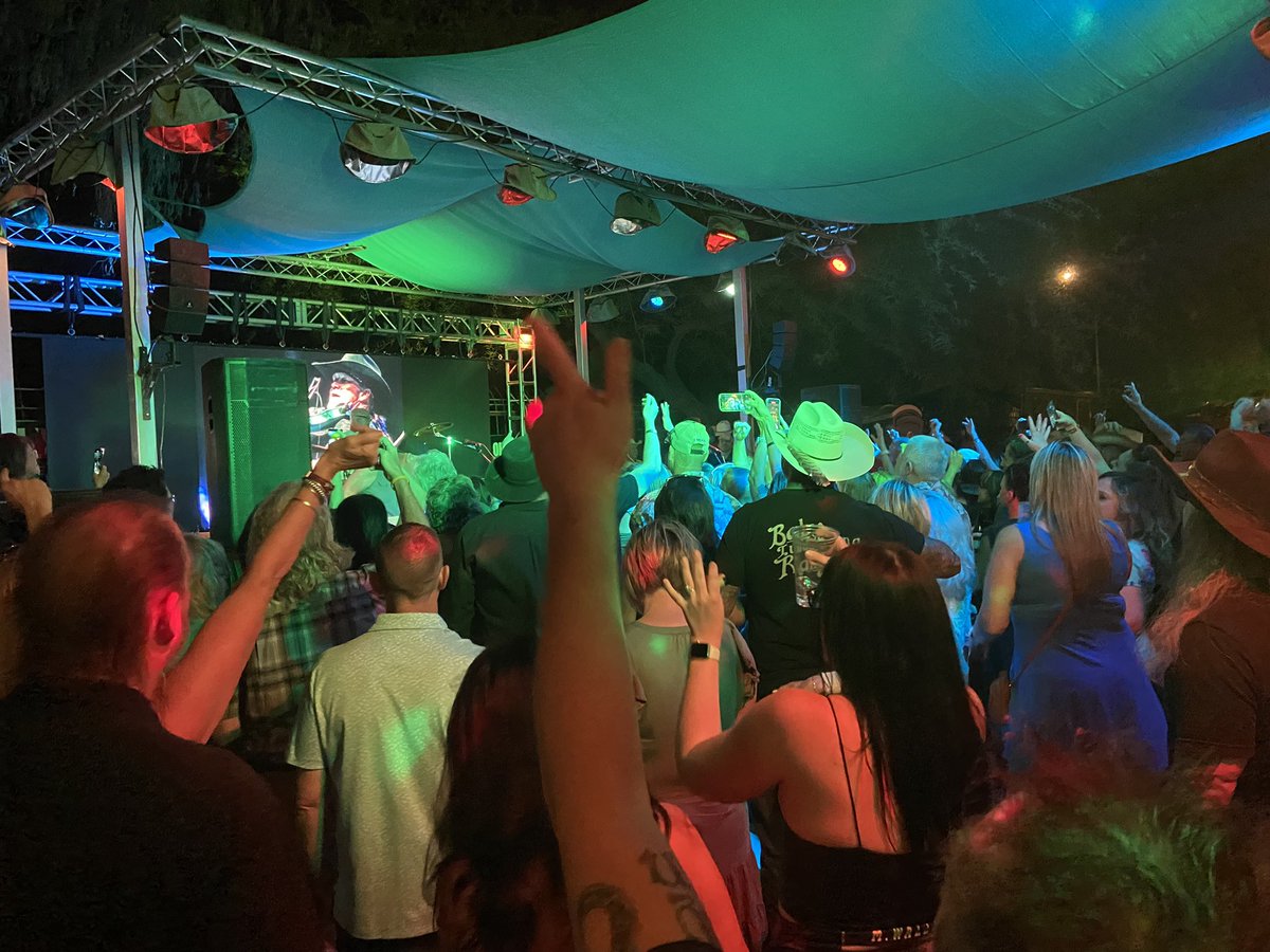 abc7bianca's tweet photo. Hundreds of people gathered in Mesa tonight to remember local music legend Duane Moore. The Mogollon Band singer was just 58 when he died unexpectedly last month. We’ll have a story on Moore and his legacy tomorrow on @12News https://t.co/vwlduZH9SY