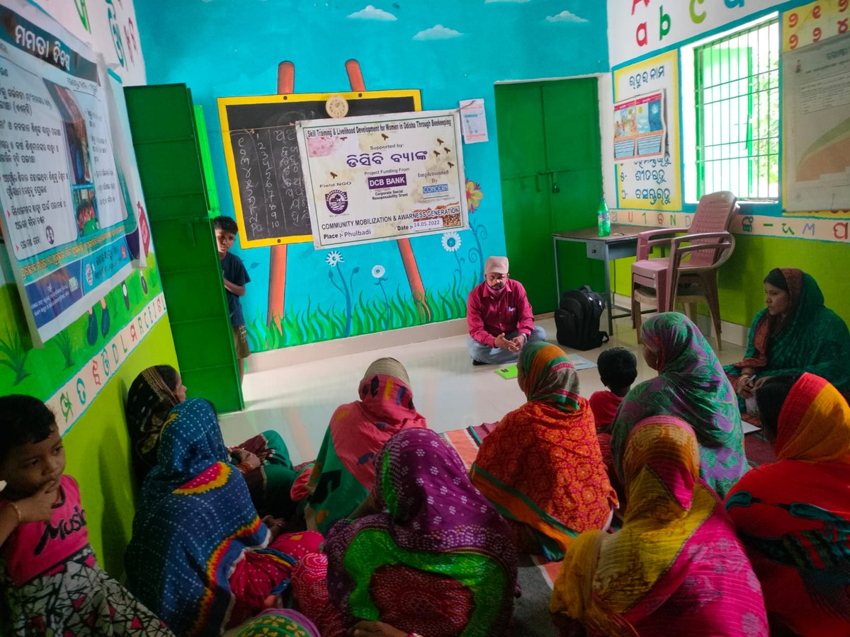ConcernIndia_'s tweet image. On World Bee Day, happy to share that we imparting training on beekeeping to communities in Karnataka and Odisha with the support of grants from @dcb_bank.
#concernindiafoundation #dcbbank #worldbeeday #ecosystem #beekeeping #karnataka #odisha #training #communitydevelopment