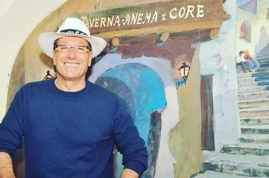 PaoloFusco2's tweet photo. #Capri e #Napoli piangono un figlio di questa terra che ha donato la spensieratezza,l'allegria,la musica e la Napoletanita'
che solo lui sapeva creare nella sua #TavernaAnemaeCore 🎶
Ciao #GuidoLembo 💙
ABBI PACE 🙏
#Capricorn #napoli #musica #napoletanità #anemaecore #terramia https://t.co/scXYkmYiaY