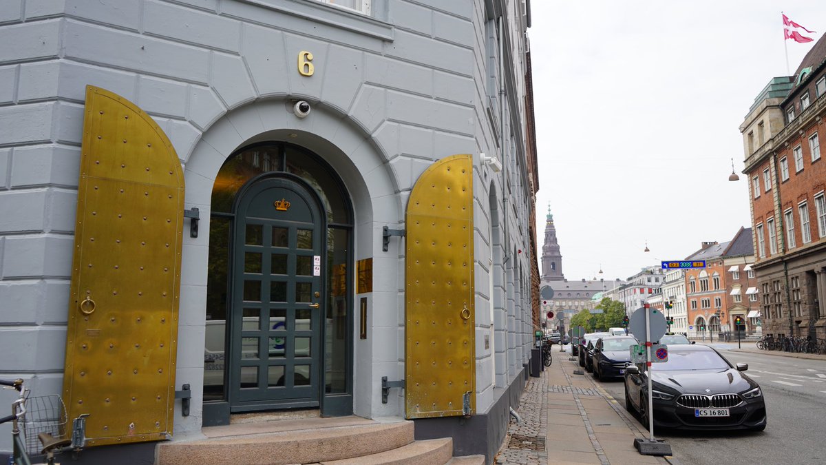 Invitation til doorstep: Sundhedsministeren vil sammen med aftalepartierne præsentere aftalen ”Et sammenhængende, nært og stærkt sundhedsvæsen” i sundhedsreformen. Det sker i dag kl. 09.30 i Sundhedsministeriets gård, Holbergsgade 6, 1057 København K #dkpol #dksund