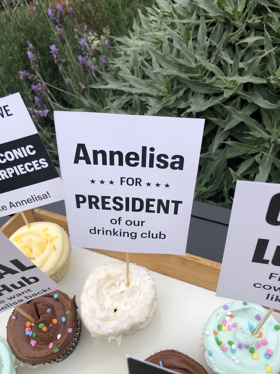 meowius's tweet photo. passive-aggressive cupcakes are the best cupcakes https://t.co/YFUYsX2hsf