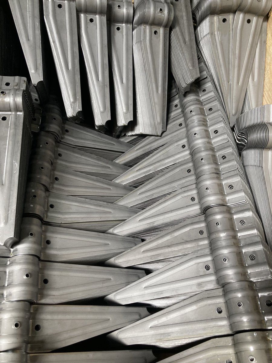 MatriceriaN's tweet photo. Fabricación de utillaje y producción en serie de piezas para equipamiento comercial. !Feliz Viernes 😊!
#utillaje #cortedepiezas #embuticion
#equipamientocomercial
#matricerianunez https://t.co/QkrBaSm194