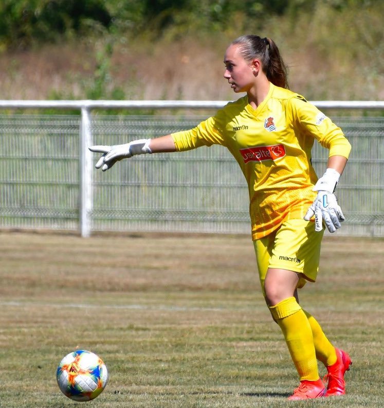 Cotif's tweet photo. ⛔ ELENE LETE PARA 🧤
😲 Juventud (20 años) y seguridad 👊🏻
🏆 La portera de la Real Sociedad, campeona del #COTIF2019, ha conquistado el trofeo Zamora de la #PrimeraIberdrola 21/22.
📊 0.63 goles en 22 partidos jugados.
🥅❌ 9 porterías a 0.
🙌🏻 ENHORABUENA 🙌🏻 https://t.co/rjgfDk15xe