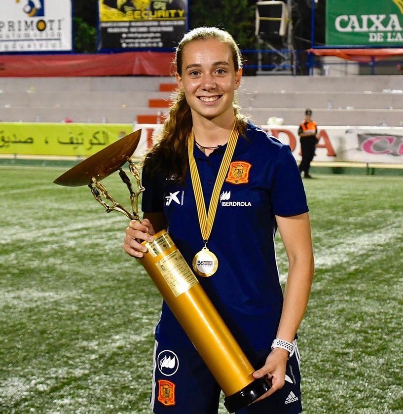 Cotif's tweet photo. ⛔ ELENE LETE PARA 🧤
😲 Juventud (20 años) y seguridad 👊🏻
🏆 La portera de la Real Sociedad, campeona del #COTIF2019, ha conquistado el trofeo Zamora de la #PrimeraIberdrola 21/22.
📊 0.63 goles en 22 partidos jugados.
🥅❌ 9 porterías a 0.
🙌🏻 ENHORABUENA 🙌🏻 https://t.co/rjgfDk15xe