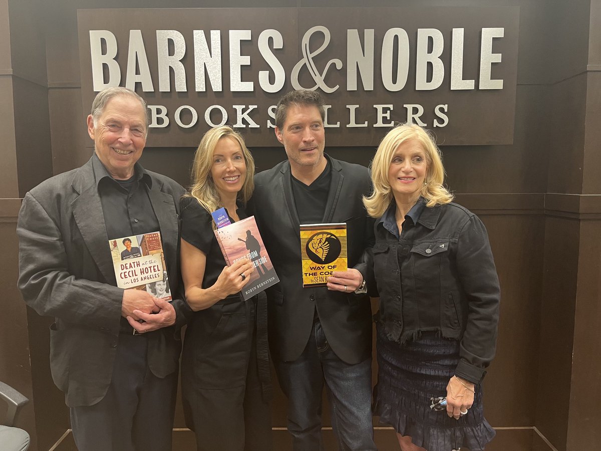 Thanks to Rachel Cave and everyone who joined us tonight ⁦<a href="/BNEventsGrove/">Barnes & Noble Events The Grove</a>⁩ ⁦<a href="/MichaelJMaloney/">Michael Maloney</a>⁩ ⁦<a href="/evabasler/">Eva Basler</a>⁩ ⁦<a href="/NYCAZWriter/">Robyn Bernstein</a>⁩ #wayOfTheCOBRA