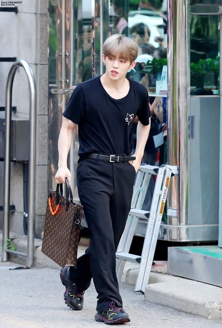 ㅤ

          🔔 mavericksamuel.⠀ posted❗

                      🗓:05/20/22
                      ⏲:1:08PM
                     📍:MNL Airport

                ❝ Flying to Granada ❞