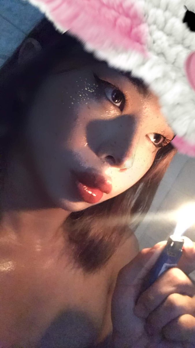 Tuyenn2003's tweet photo. Ai cho e cái áo mặc zô đj lanh wa 
#FWB #ONS https://t.co/qogkO7ZMyf
