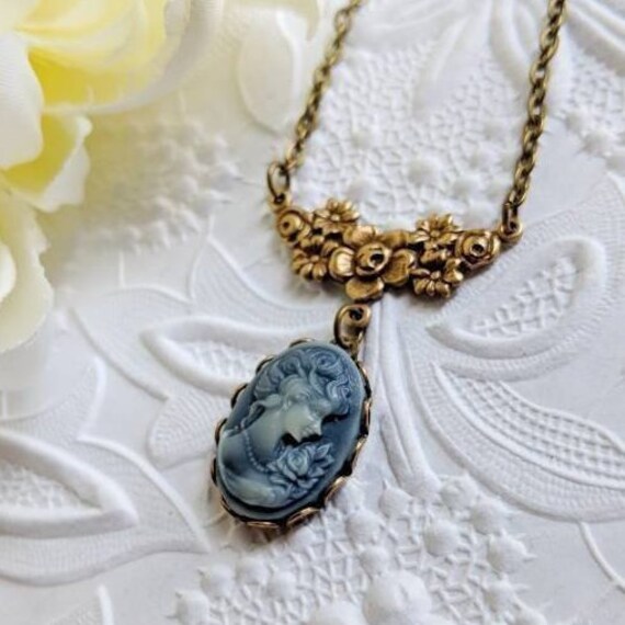 PapillionEra's tweet photo. Blue cameo necklace pendant, lady portrait floral https://t.co/V7xAqcZGCb #cameojewelry #bluecameonecklace #somethingblue #forbride @etsymktgtool https://t.co/yEbyGCrEEh