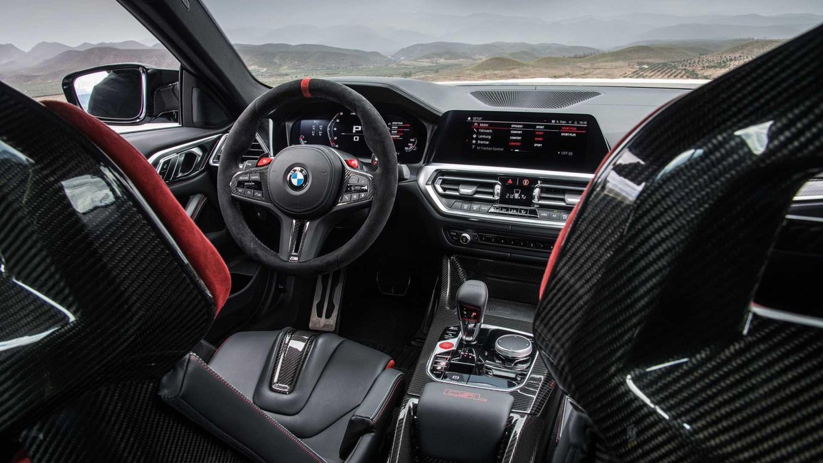 IamKumbi's tweet photo. M4 ya smanje with a twist. The all new BMW M4 CSL unveiled with 404kW, rear wheel drive as well as 2 seat only. 1000 units globally with only 15 coming to South Africa. #TheM4CSL #TheM4 https://t.co/Y5sNyZawn7