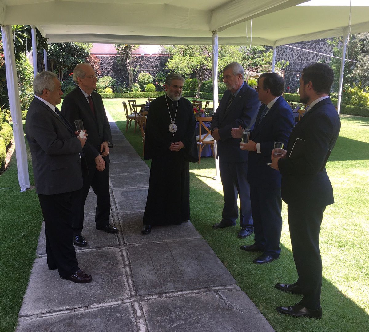 Met_Ignacio's tweet photo. Agradezco la gestión de Sr. Subsecretario @maximilianoreyz y de S.E. embajador de Uruguay @Anibal_Uruguay al haber respondido a la invitación de la reunión del Grupo de embajadores de Latinoamérica y el Caribe (GRULAC) en el arzobispado. ¡Fueron muy bienvenidos! https://t.co/TOIC8LDmVT