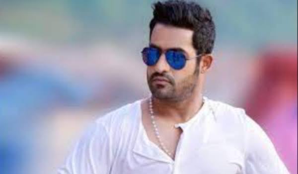 ganeshbandla's tweet photo. Happy birthday to Man of Masses @tarak9999 Garu I wish him good luck for all his future  projects. Sir 💐🎂🐅

#HBDManOfMassesNTR https://t.co/go3dWUi6l1
