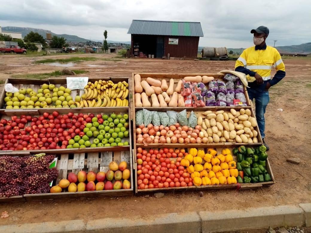 Agric_young's tweet photo. Meet Sello Matsatsi from Maseru 🇱🇸find me at Sekamaneng near Tshepo High School. Look at how presentable his stall is🔥😻🧑🏿‍🌾

#entrepreneur #farming #farm #djsbu Mr Price #RepoRate #MphoOnInstagram Flag #podcastandchillwithmacg Gigi Andile Jali Monkeypox kgosi #Bonang #LifeOfGash1 https://t.co/yNB0oiEsdL