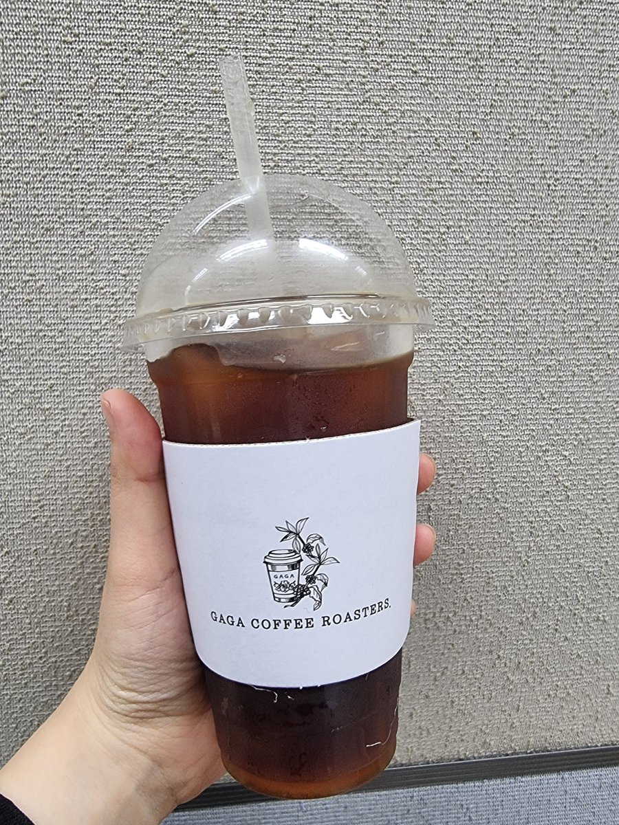 JHyun2022's tweet photo. #GAGACOFFE
역시 점심 식사 후, 아아는 필수템 https://t.co/3xV5XIn2vb