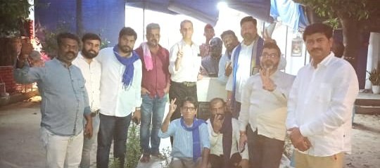 HimanshuValmi13's tweet photo. कल हमारी टीम प्रोफेसर रतन लाल जी के आवास पर जा कर मिली, आगे क्या करना है उस पर चर्चा हुई।
सुप्रीम कोर्ट के वकील महमूद प्रचा जी भी मौजूद रहे। https://t.co/RdaotchDHH