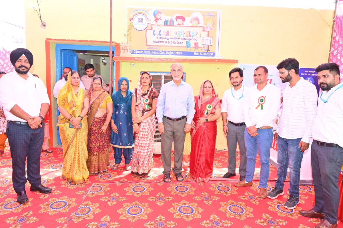 ashi_apple's tweet photo. गांव में जीवन को सरल बनाने और उन तमाम सेवाओं को घर घर तक पहुंचाना ही #CSC का लक्ष्य है ! 
सभी @cscharyana VLEs व हरियाणा सरकार @cmohry का इस मुहिम को बढ़ाने के लिए साधुबाद !!

@mlkhattar @dintya15 https://t.co/IpnXrXTTPo