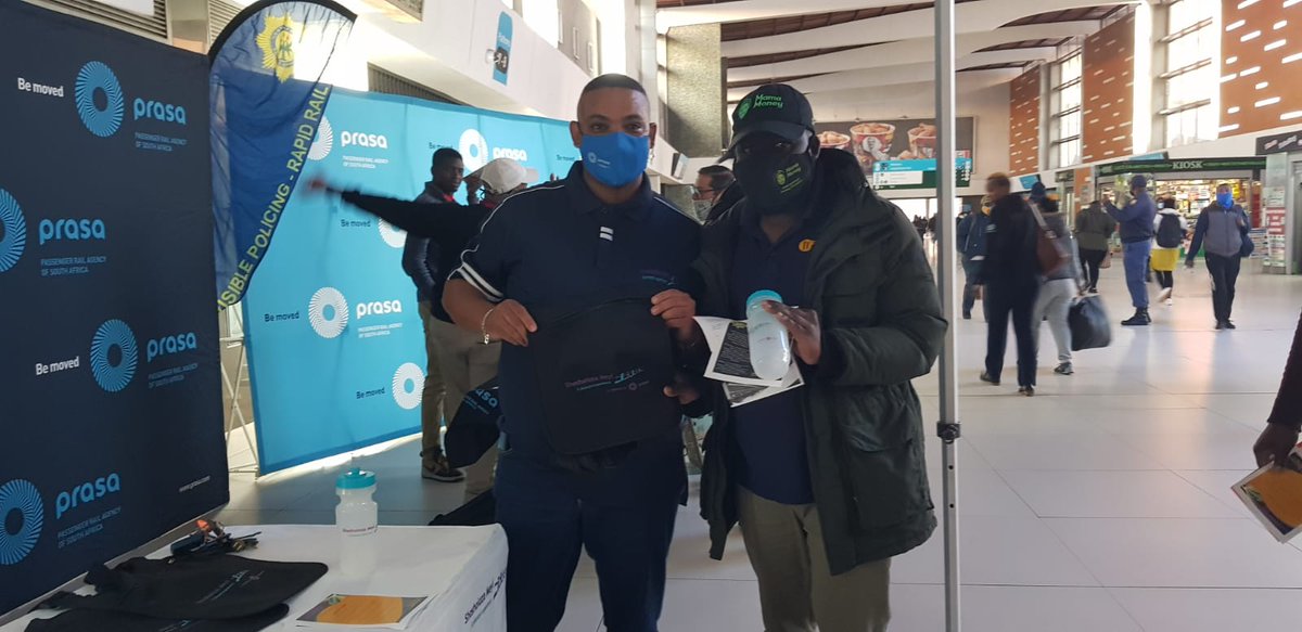 PRASA_Group's tweet image. ZERO TOLERANCE SAFETY CAMPAIGN
This morning we raise awareness of the impact of cable theft on our rail network at the @CapeTownTrains Station. 
#RailSmart
#StopCableTheft