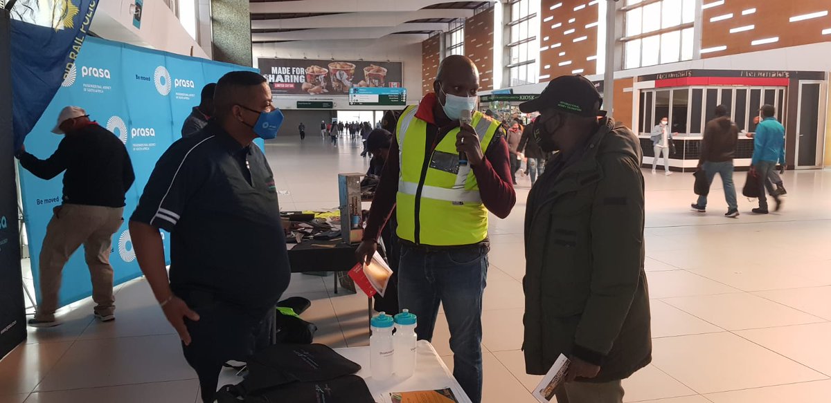 PRASA_Group's tweet image. ZERO TOLERANCE SAFETY CAMPAIGN
This morning we raise awareness of the impact of cable theft on our rail network at the @CapeTownTrains Station. 
#RailSmart
#StopCableTheft