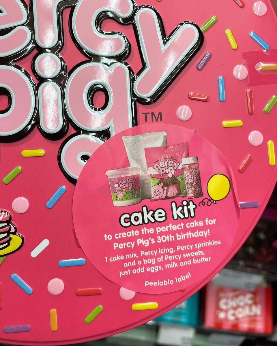 All_Things_New_'s tweet photo. Percy Pig Cake Kit! 🐷🎂 At M&S @marksandspencer #mands #mandsfood #percypig #cake #cakekit #baking #wellthisisnew https://t.co/SFHObXTCpf