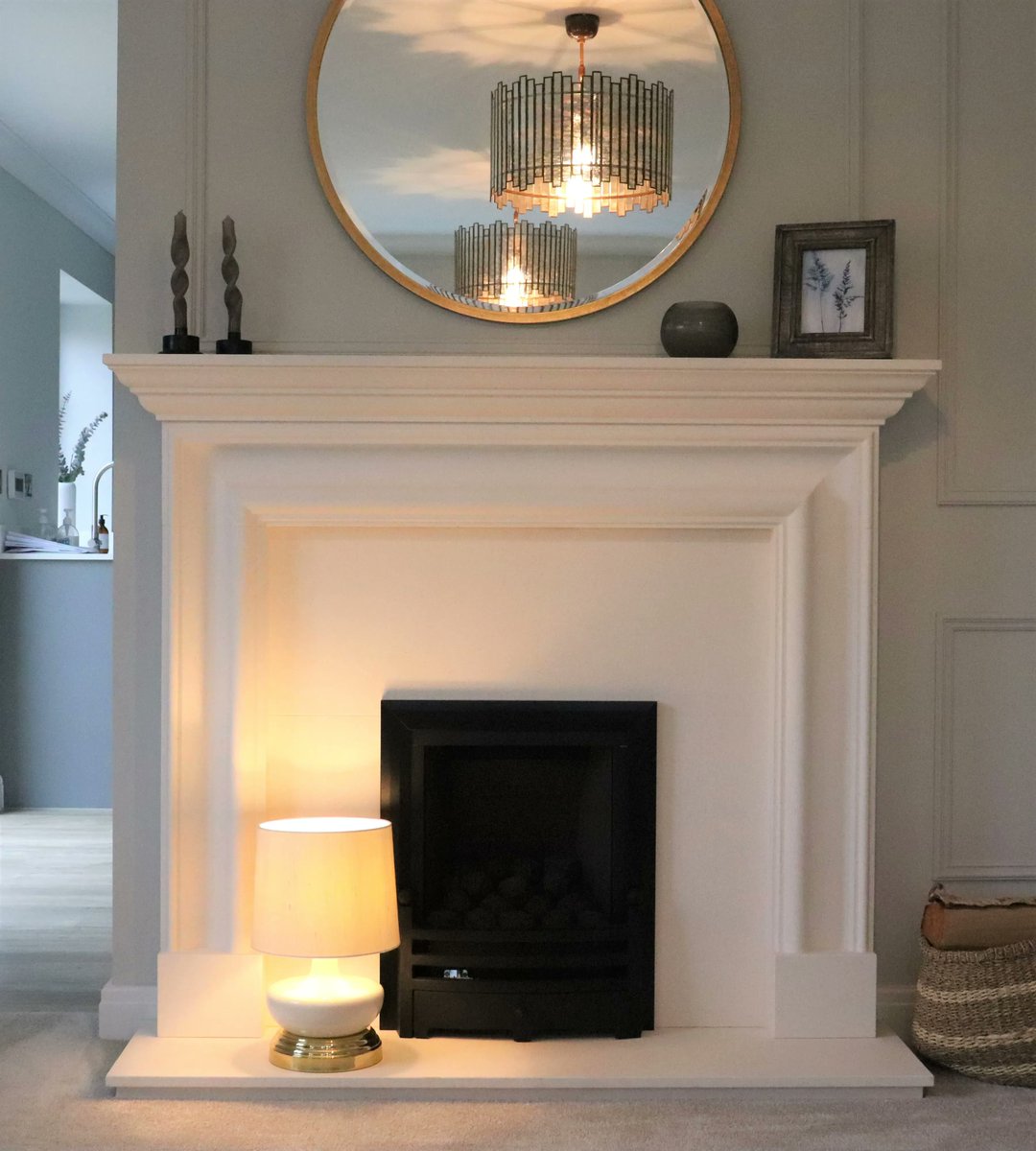 alexanderjoeltd's tweet image. Our ivory ceramic lamps are the perfect feature in neutral rooms, with a shiny base to give a subtle hint of colour. 

Interior: Andrew Henry Interiors 
Property: Wyatt Homes 
#neutralinterior #livingroomdecor #luxurycordlesslamps #cordlesslamps #cordlesslighting #wirelesslamps
