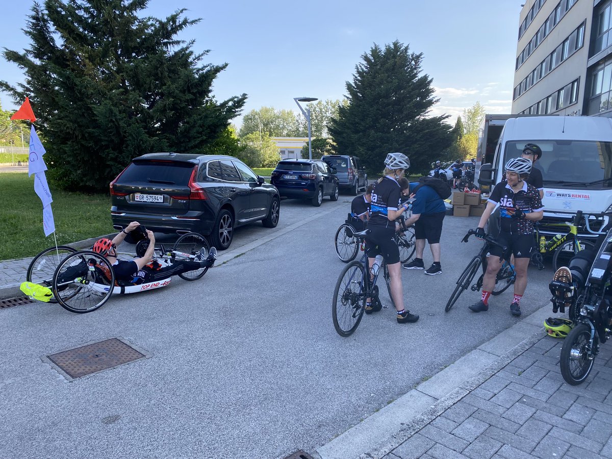 BigHairBigVoice's tweet photo. @spinalinjuries raring to go! @PIandMedNeg #TeamSIA #RideItaly https://t.co/PbSf3avGBY