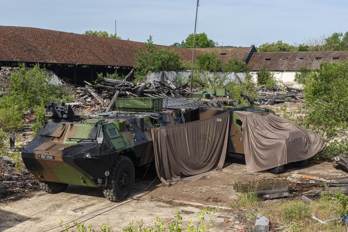2brigadeblindee's tweet photo. 🔵🟡 Durant l’exercice « STRASBOURG », les artilleurs du @40RA_Officiel ont également entraîné leur chaîne de commandement pour garantir les appuis feux de la brigade dans un combat de haute intensité🔥

#PrépaOPS
#HauteIntensité
#ExerciceSTRASBOURG https://t.co/UxP4PkRkNQ