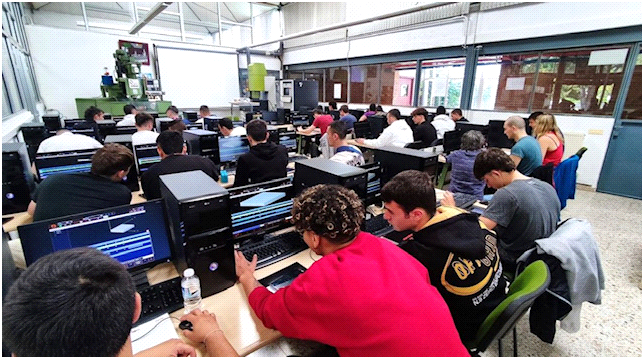 intermaher's tweet photo. 🏢Esta semana hemos tenido el placer de volver a dar clase en el Centro Formativo @SalesianosBuru en Burgos.
👏Esta vez de manera presencial.
📈¡La familia #mazatrol sigue creciendo!
#intermaher #mazak #controlSmooth #tornos #centrosMecanizado #maquinasMultitarea #formacion https://t.co/LqTNm6l8LI