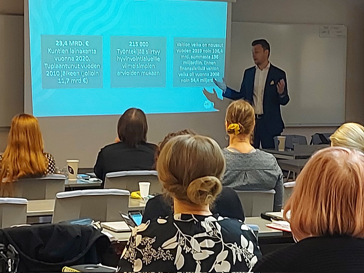 Vihdin Kj <a href="/Kj_Eerola/">Erkki Eerola</a> sitouttaa esimiehiä uuteen kuntastrategiaan kuva-arvoitusten kautta. Vihdissä on koti lähellä kaikkea. <a href="/VihdinKunta/">Vihdin kunta</a> #kunta #strategia #LYK #sivistys #hyvinvointi