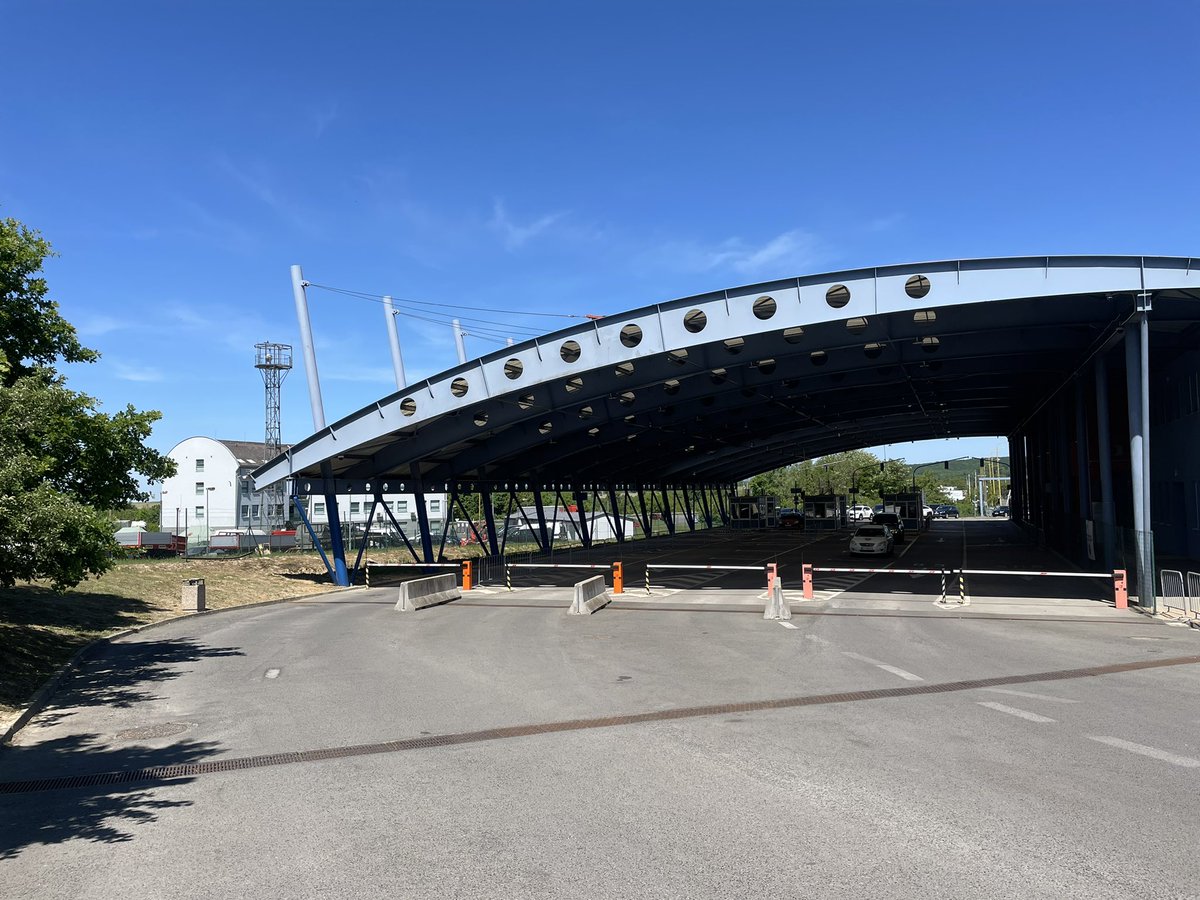 LMarcinkute's tweet photo. Delighted to have a chance to visit the border crossing point at Vyšné Nemecké 🇸🇰🇺🇦 and to learn more about the project ‘Safe &amp; Inclusive Border between #Slovakia &amp; #Ukraine’ funded by the @EEANorwayGrants!

#CooperationWorks 🙌

More about the project 
⬇️
https://t.co/xXXkvwO9XN https://t.co/zIIaC94yRF