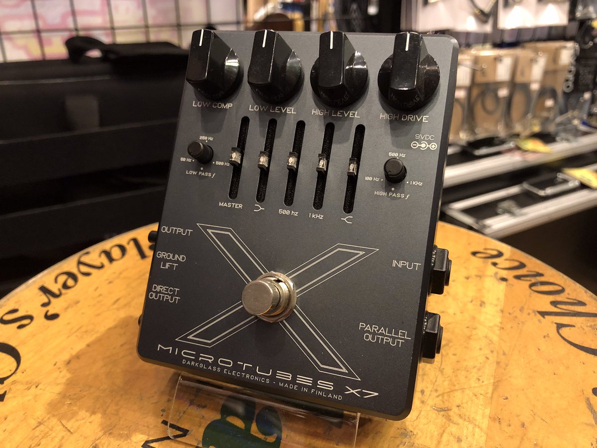espcustomshop's tweet photo. 【商品情報!】Darkglass Electronics MICROTUBES X7
Djentベーシスト必須アイテム!
ゴリゴリで破壊力抜群歪みエフェクター!
4バンドグラフィック・イコライザーを搭載し、細かなサウンドメイキング可能!
詳細・ご注文は↓
https://t.co/GsY2JJPz8m
#Darkglass #microtubesX7 #bass #Djent https://t.co/Nj9f33xpiI