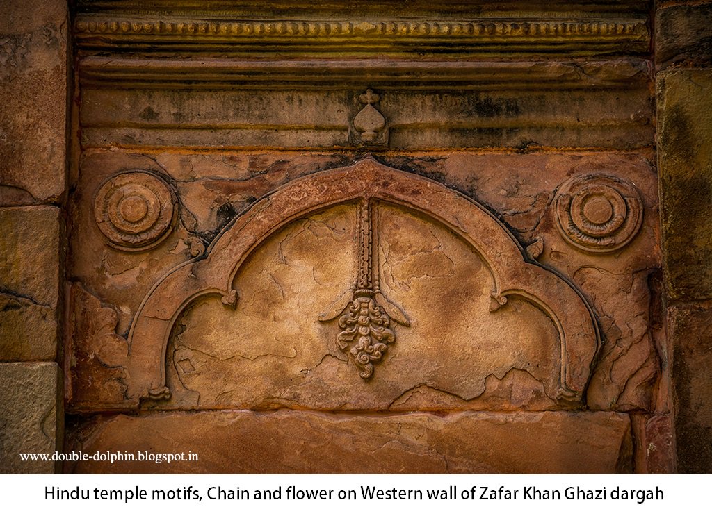 SeraniHindu1's tweet photo. ZafarKhan Masjid is also a Masjid where you will find Hindu temple architecture
temple doors, Garbagrihas, temple motifs, sanskrit inscriptions.

Dead bodies of Muslim invaders now lies buried inside 

#मंदिरों_से_मजहबी_कब्जा_हटाओ
पुनः भव्य मंदिर बनाओ

 https://t.co/j1TnA6Ydk8