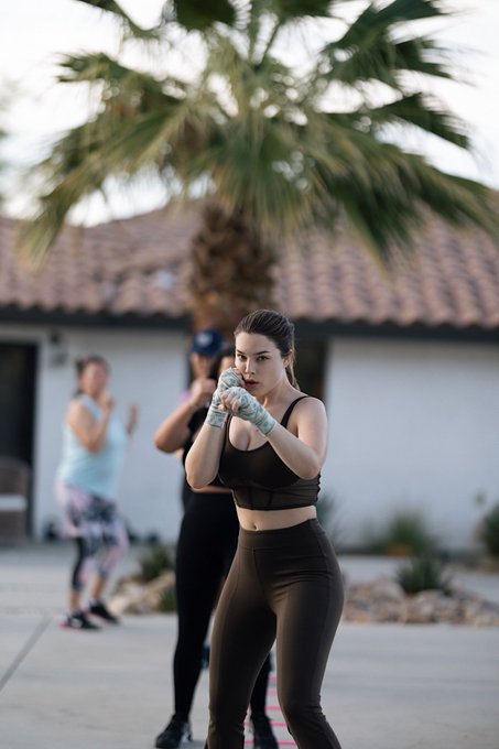 Watch Lauren Summer's leaked NSFW photo on TwXstars