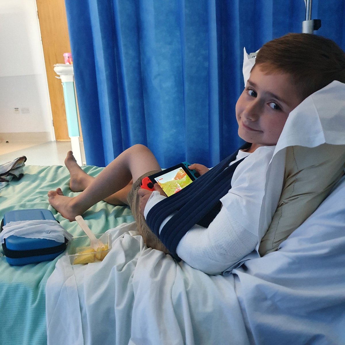 StaceyLouFuller's tweet photo. Our brave boy, such a soldier 💚 operation this mornin an 🤞🏻 he can come home 2day. His had such a long few days &amp; not moaned once even though his been in alot of pain, 1st time he cried was when he got given the hospital gown to wear 🤣 he wasnt impressed with that at all 🤣 xxx https://t.co/28eNgNutrr