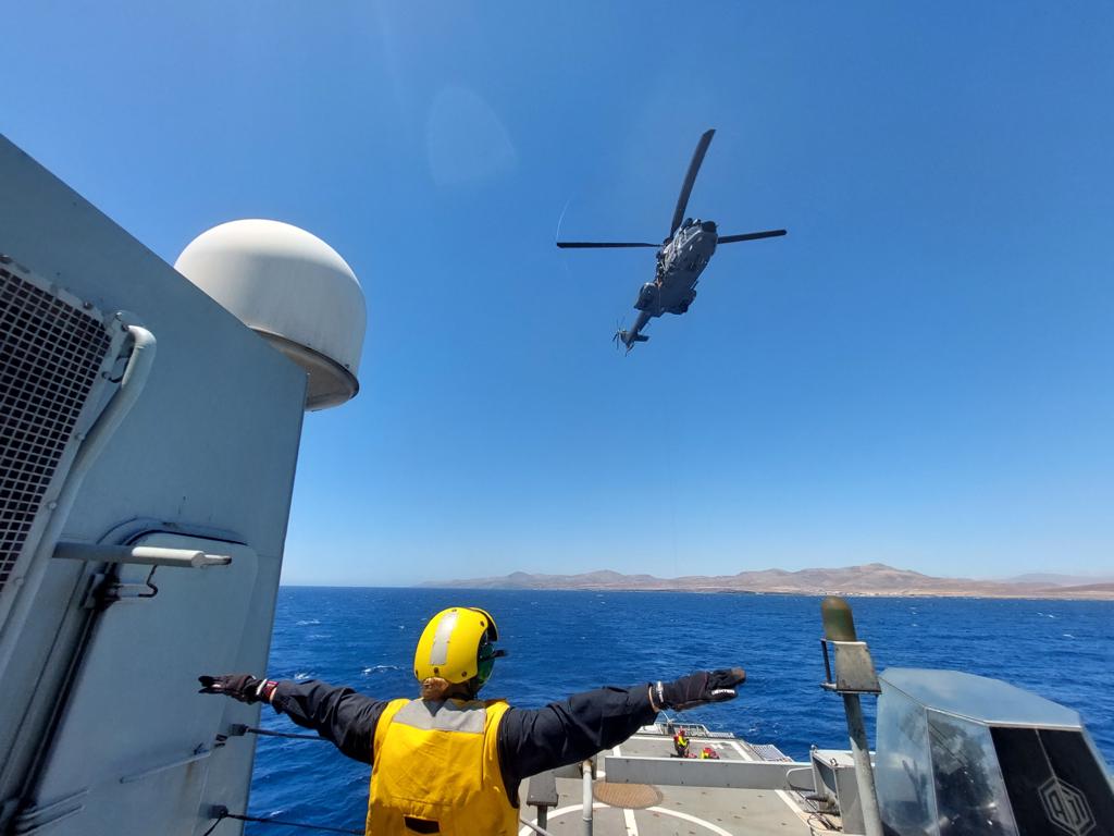 Armada_esp's tweet photo. Ejercicio #Marsec22.
Durante el día de ayer, el #P42Rayo participó en un escenario en el que se simuló una doble incidencia. Por un lado se simuló una colisión de un buque con heridos que hubieron de ser evacuados al #P42Rayo, para posterior evacuación aérea en 🚁 @EjercitoAire. https://t.co/hqsDG04JD5