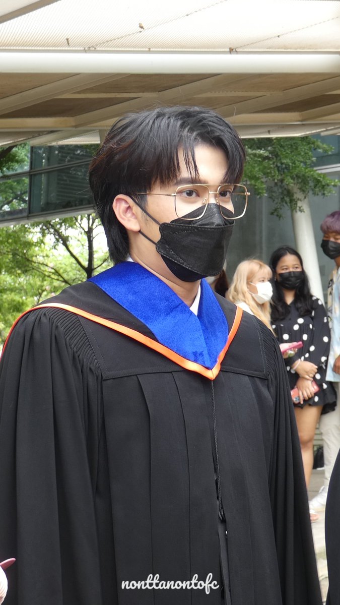 nonttanontofc's tweet photo. บัณฑิตสุดหล่อของโผม🥰
#nonttanont #nontfam
#รับปริญญามอกรุงเทพ #ซ้อมรับปริญญามอกรุงเทพ #BeYouLIFE #BangkokUniversity #BU #TheCreativeUniversity https://t.co/6T3Sj4dPTd