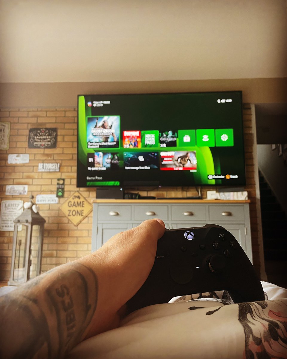 VibesXbox's tweet photo. When you spend most of the night gaming and continue in the morning.
Everyone need a break from the Work, even I.
What I need now is a shower, breakfast, #pelotontraining and continue gaming. See you soon.
#relaxingday #dayoff #needabreak #xbox #xboxcontroller #xboxsetup https://t.co/mD8KbzV1Y2