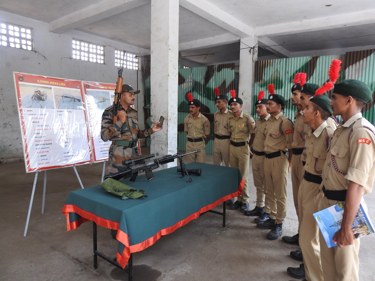 NCC_Dte_Gujarat's tweet photo. #NCCGUJARAT
129 cadets of 27 Guj Bn, Jamnagar &amp; 36 Guj Bn, Bhuj undergoing Army attachment started an exciting day with yoga, followed by handling of weapons &amp; rounded off the day with a friendly match of Basketball.
@DefencePRO_Guj
@HQ_DG_NCC
@IaSouthern
@adgpi
@drajaykumar_ias https://t.co/mte6gmCiK2