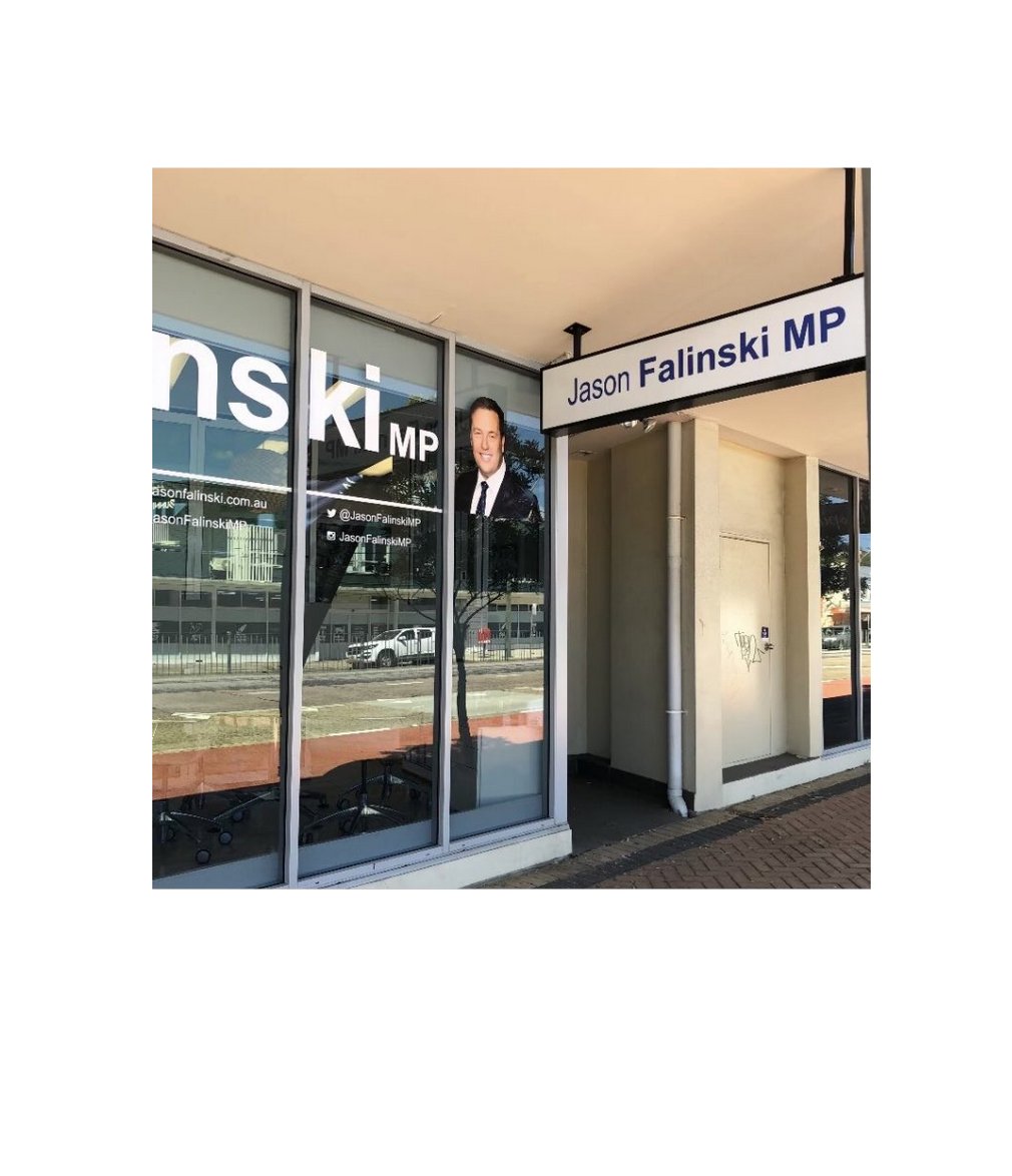 RonniSalt's tweet image. Which is why this is very odd.

This photo of your own office had this in the window. 

It is a book written by several climate science deniers, including Andrew Bolt

Do you still support the anti-science claims in this book?

Is this still your position?

#MackellarVotes