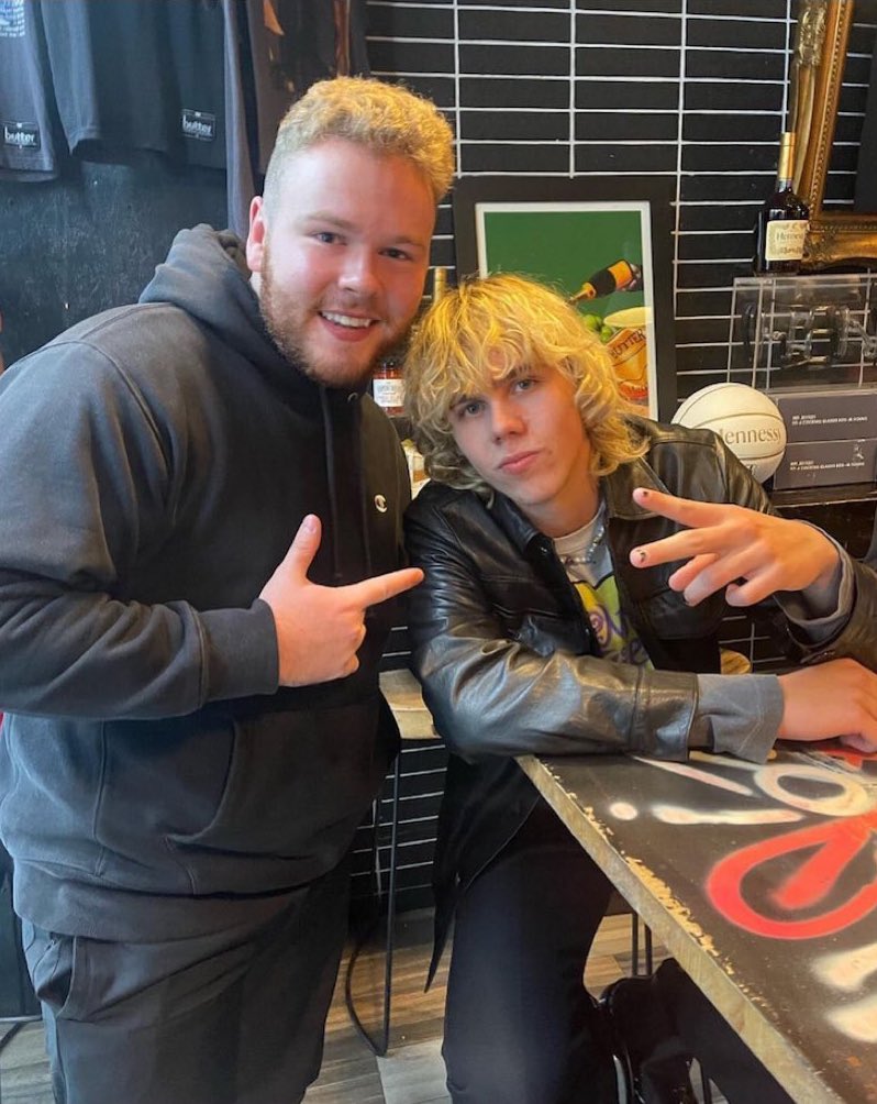 The Kid Laroi 🇫🇷 on Twitter "The Kid Laroi avec des fans, à Sydney, en