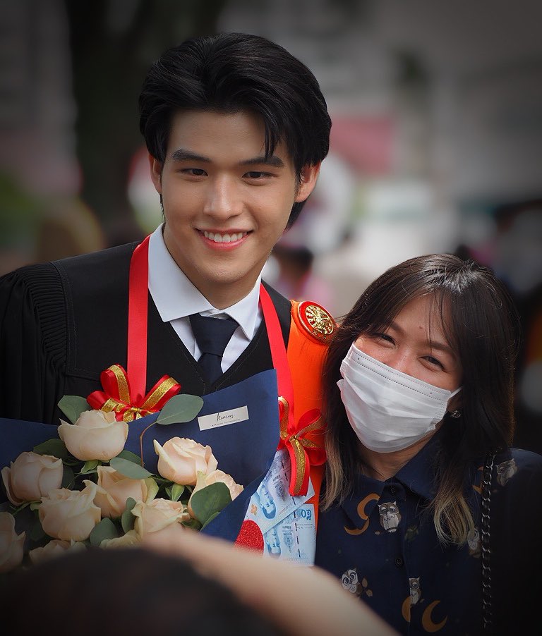 haochalarmtosky's tweet photo. ขอบคุณพี่ๆ นาดาวทุกคน ที่คอยดูแลสกาย มาตั้งแต่ มัธยม จนเรียนจบ ปริญญาตรี เวลาเหมือนผ่านไปไม่นาน เพื่อสนับสนุนให้น้องเติบโตในเส้นทางที่ดีงามในอนาคต #skywongravee #CongratSKY
#ก้อนเมฆของสกาย https://t.co/LExapHqUHH