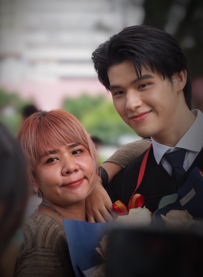 haochalarmtosky's tweet photo. ขอบคุณพี่ๆ นาดาวทุกคน ที่คอยดูแลสกาย มาตั้งแต่ มัธยม จนเรียนจบ ปริญญาตรี เวลาเหมือนผ่านไปไม่นาน เพื่อสนับสนุนให้น้องเติบโตในเส้นทางที่ดีงามในอนาคต #skywongravee #CongratSKY
#ก้อนเมฆของสกาย https://t.co/LExapHqUHH