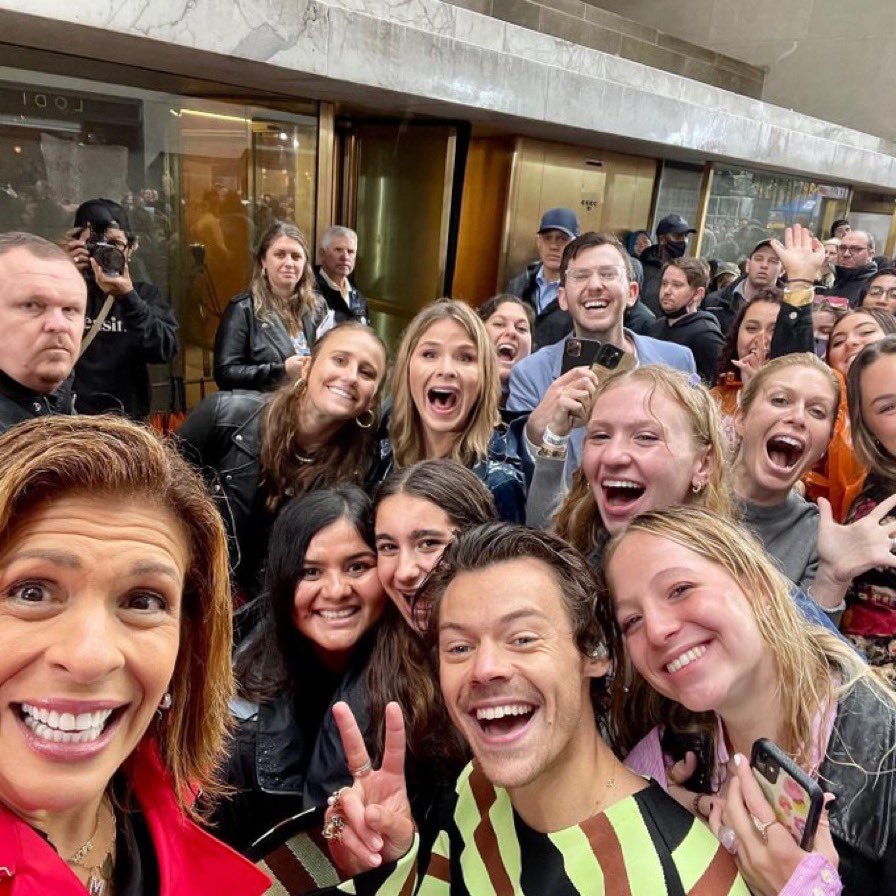 UpdatesHSFRHQ's tweet photo. Harry au Today Show ! (19/05) https://t.co/kicWd2C20L