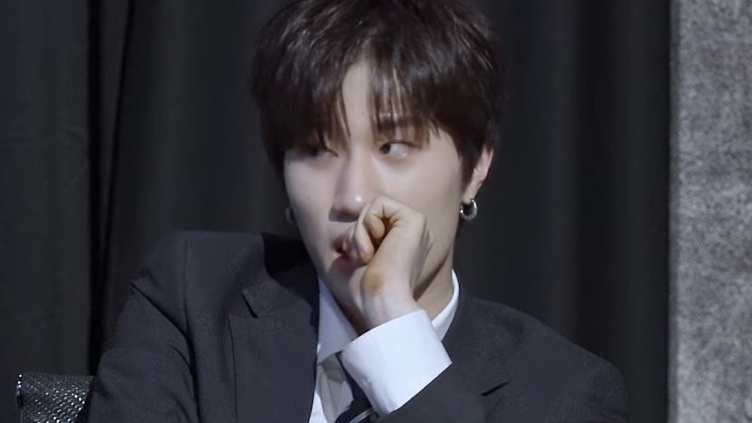 chaebambiee's tweet photo. 😏                                                😡 https://t.co/9qPRFgF2Xa
