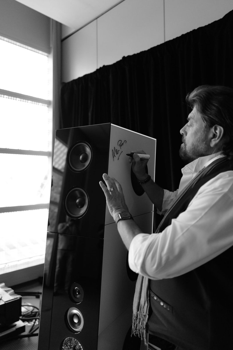 It was an honor and pleasure to have the wonderful Alan Parsons at our #Medeos launch event 
❤️❤️❤️🔈❤️❤️❤️