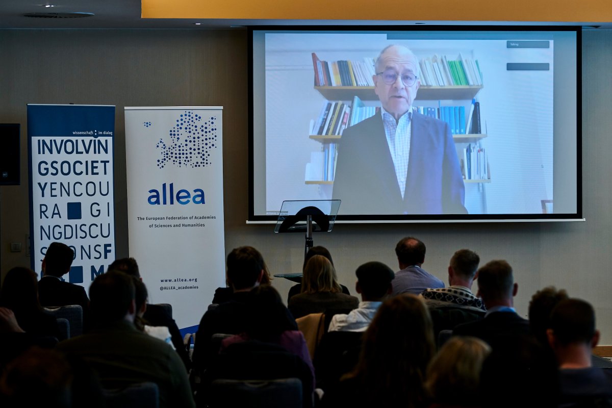 ALLEA_academies's tweet photo. If you missed the Future of Science Communication Conference (FSCC 2.0), but still want access to the ideas &amp; insights shared by the #SciComm community, check out ALLEA's summary of the event by clicking the links below!

👉🏾🔗https://t.co/Hz7nFmY0Tw
📺 https://t.co/e6uAytE6Gl https://t.co/wARO4eFmL7