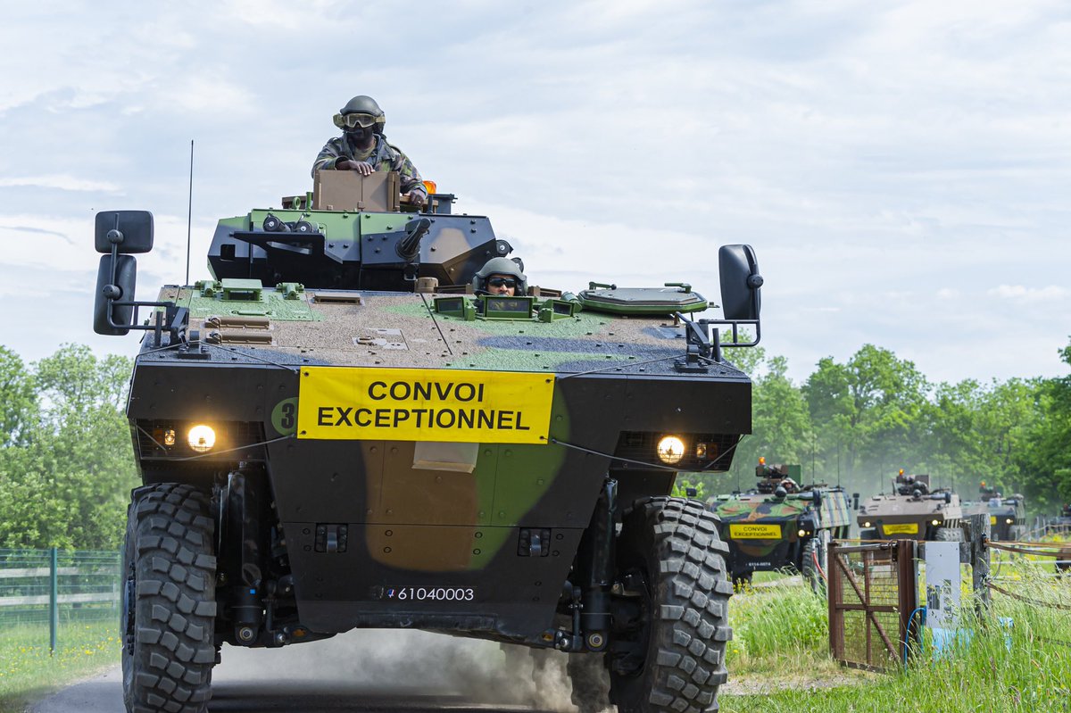 2brigadeblindee's tweet photo. 🔵🟡 Durant l’exercice « STRASBOURG », les postes de commandement étaient sous blindage. VBCI, VPC, PVP et VAB se sont déplacés régulièrement pour assurer la permanence du commandement de la brigade dans un combat de haute intensité⚔️
#PrépaOPS
#HauteIntensité
#ExerciceSTRASBOURG https://t.co/ifJecPGwA7
