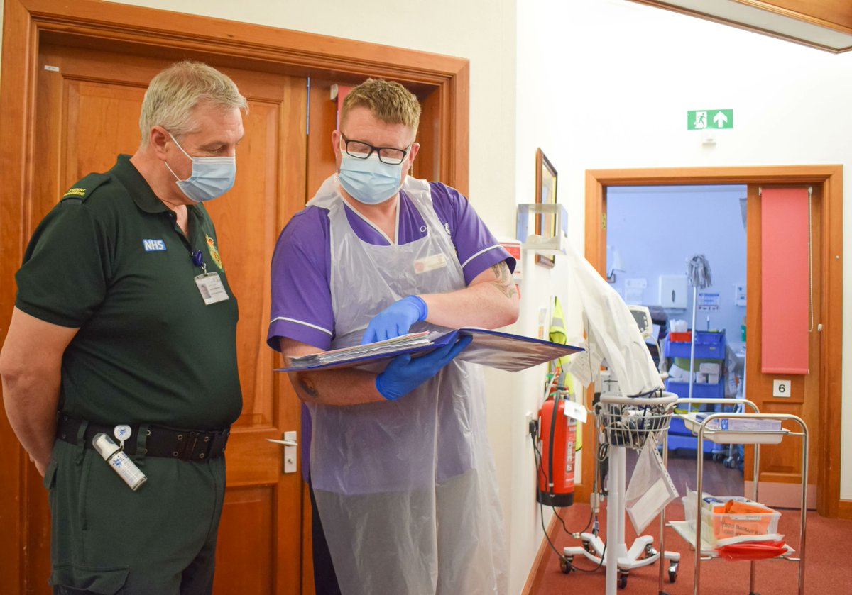 OvergateHospice's tweet image. Earlier this week we welcomed a few student paramedics into the inpatient unit.

Whilst visiting they have been learning about the holistic work we do at the Hospice and by coming in they can see first hand how the type of care we give benefits patients.