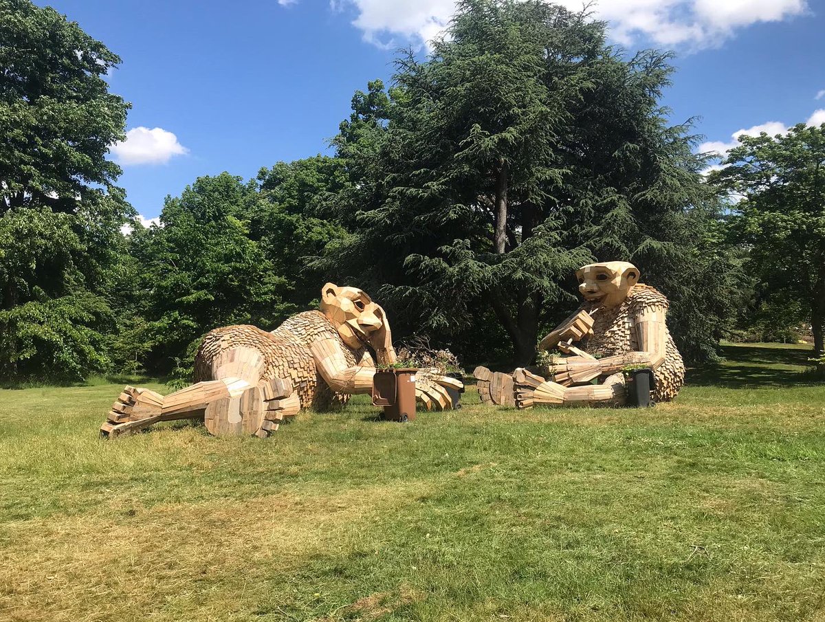 Thomas Dambo’s  15ft wooden trolls (Matt and Helen) made from reclaimed/recycled timber, highlighting themes of food waste and sustainability.  
Food Forever: A summer of art exploring the future of food <a href="/kewgardens/">KewGardens</a> | #KewFood
21 May – 18 Sept 2022 kew.org/kew-gardens/wh…