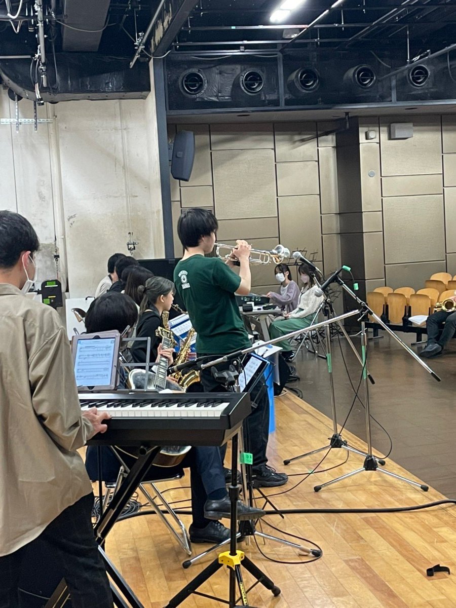 rits_jazz's tweet photo. 【活動報告】
5/13 🌸新歓LIVE @衣笠🌸
ジャズ研究会(@bebop_ritsjazz )、SS(@Rits__SS )、RUSH(@RUSH_JE )が出演しました✨
2022年度最後の新歓イベントでした。
新入部員の皆さん、よろしくお願いします！！ https://t.co/q4FJgbOyL8